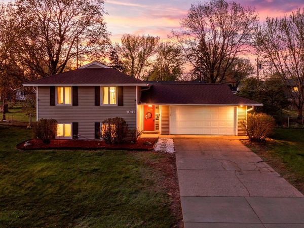 1047 Lowell Drive, Apple Valley, MN 55124