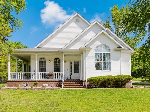 819 E No Name Road , Carbondale, IL 62902