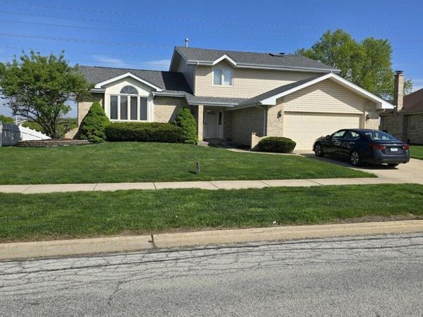 8413 Brookside Glen Drive, Tinley Park, IL 60487