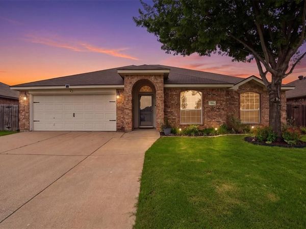 924 Crowder Drive, Crowley, TX 76036