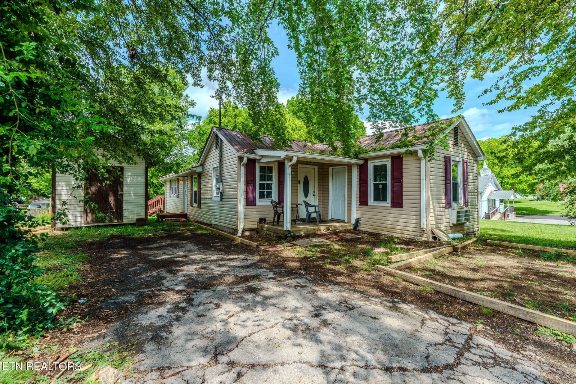 917 E Drive E, Knoxville, TN 37920 Main Photo