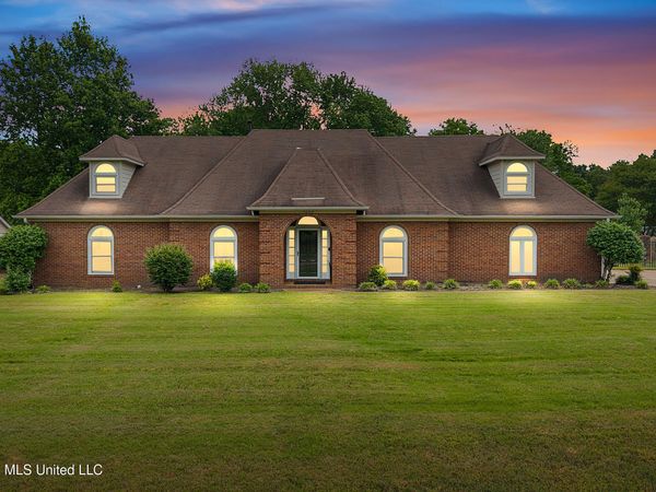 7254 Flower Creek Drive, Southaven, MS 38671