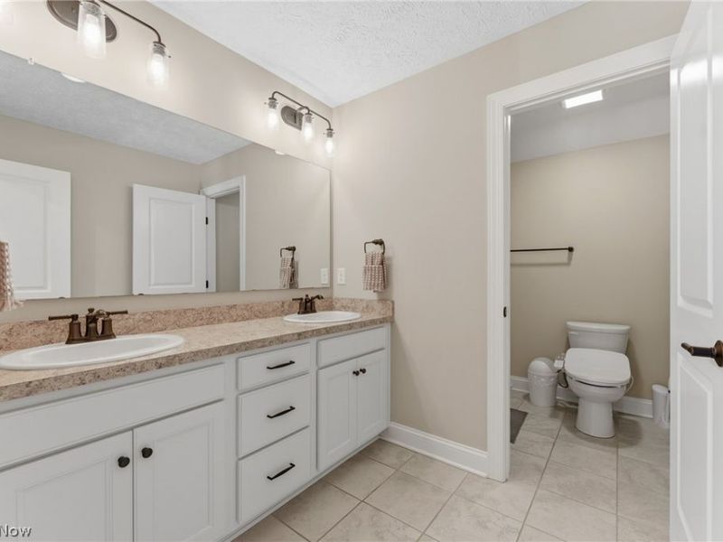 445 Crystal Lake Drive N, Chagrin Falls, OH 44022 Photo 31
