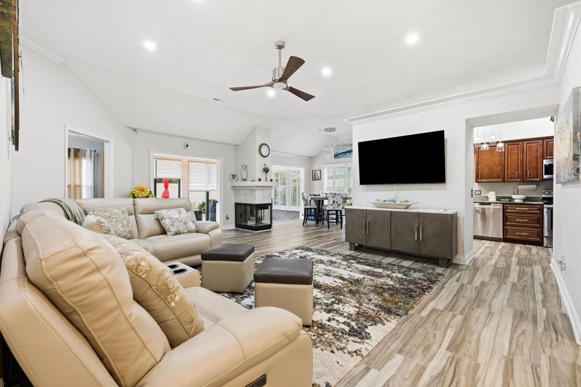 950 Cayman Ct. Photo 8