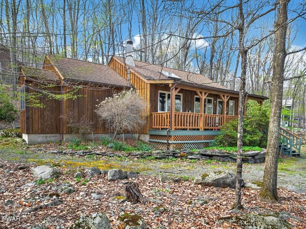 104 Minuteman Lane , Lackawaxen, PA 18435