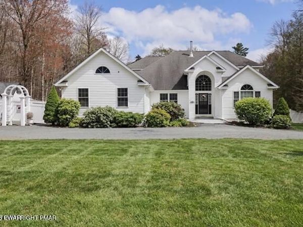 343 High Country Drive , Blakeslee, PA 18610