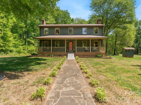 1098 Greenfield Road , Walnut Cove, NC 27052