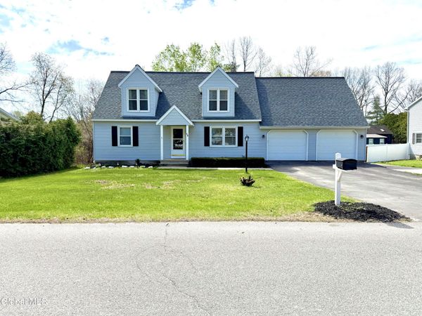 15 Wynnefield Drive, South Glens Falls, NY 12803