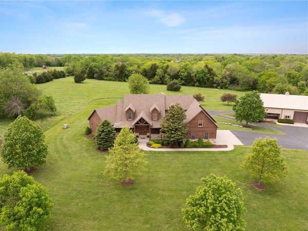 8980 Rowen Road, De Soto, KS 66018