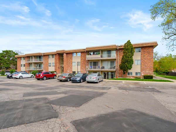 742 W Kilgore Road, Unit 307, Kalamazoo, MI 49008