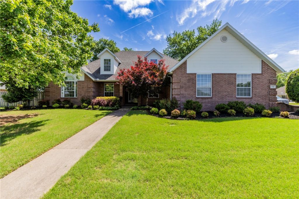 1986 N Bridgeport Drive, Fayetteville, AR 72704 Main Photo