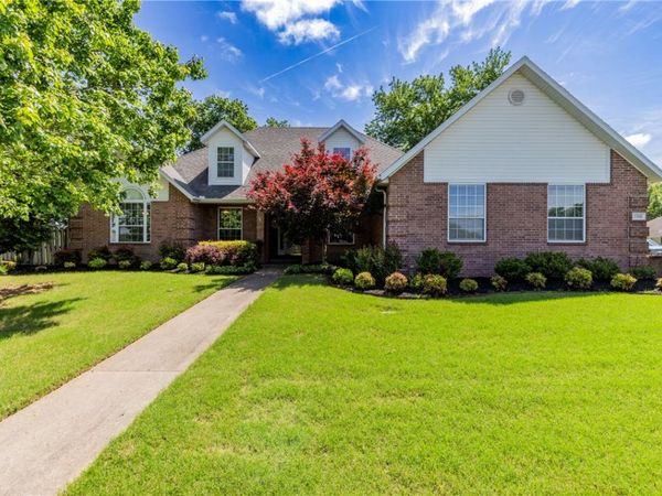 1986 N Bridgeport Drive , Fayetteville, AR 72704