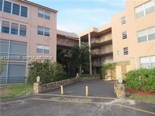 2861 Somerset Dr , Unit 107, Lauderdale Lakes, FL 33311