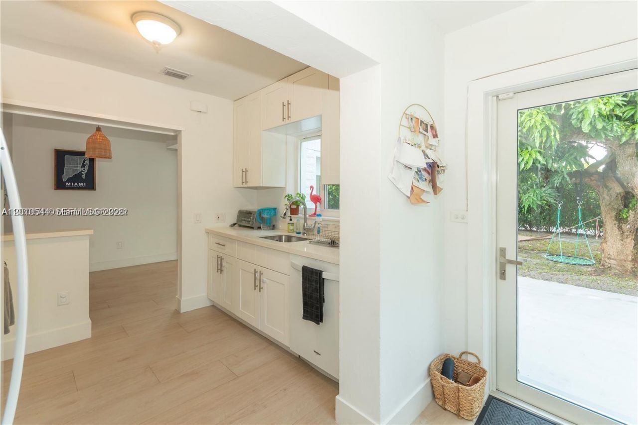 202 NW 92nd St, Miami Shores, FL 33150 Photo