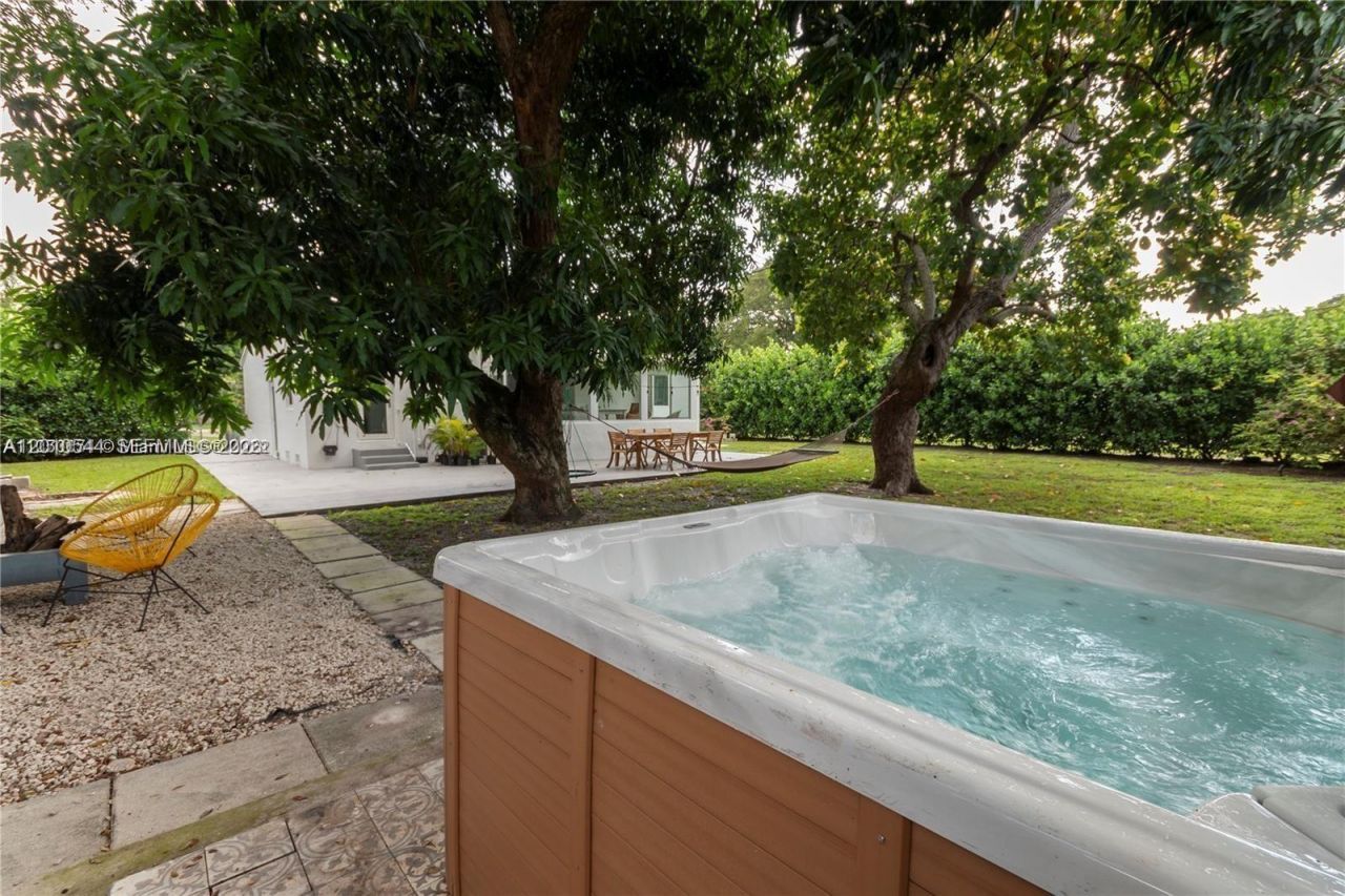 202 NW 92nd St, Miami Shores, FL 33150 Photo