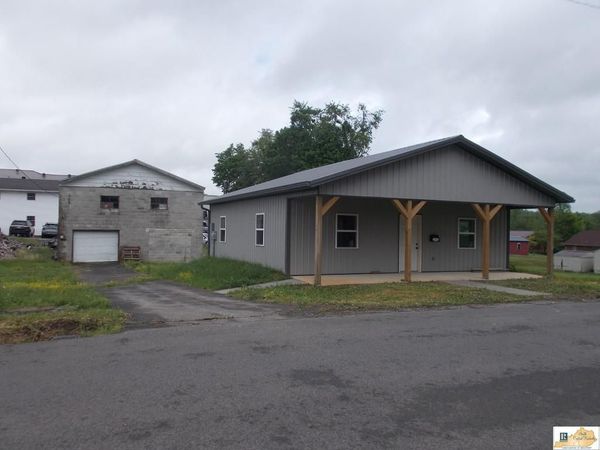 104 E Hollywood Street , Tompkinsville, KY 42167