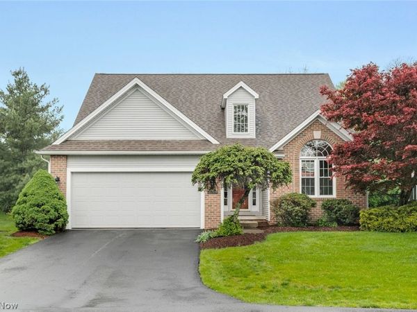 90 Lake Pointe Circle , Canfield, OH 44406