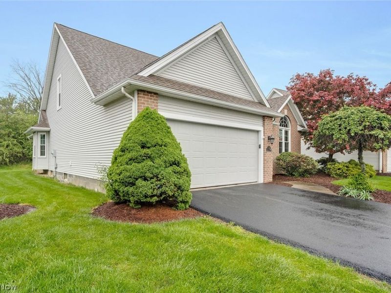 90 Lake Pointe Circle, Canfield, OH 44406 Photo 3
