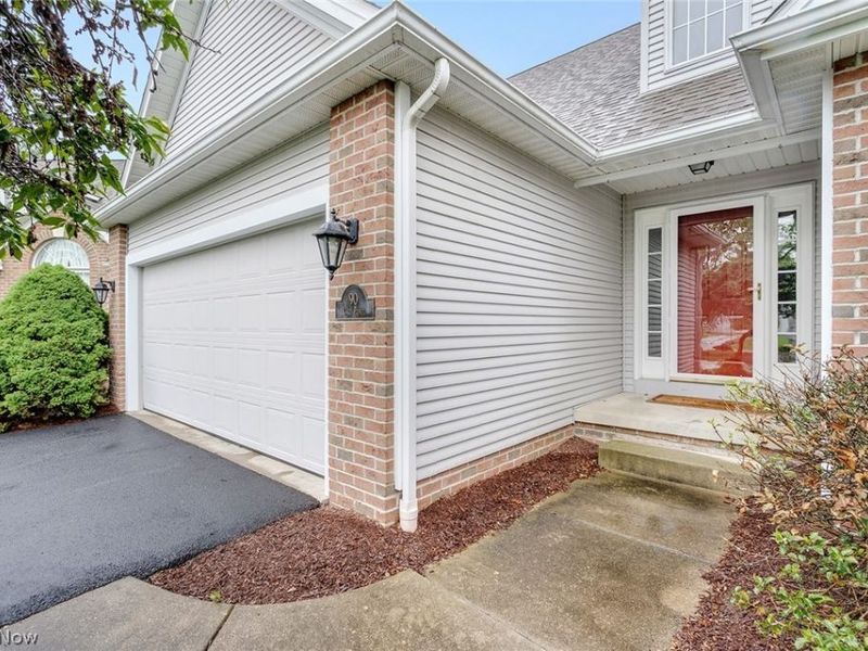 90 Lake Pointe Circle, Canfield, OH 44406 Photo 4