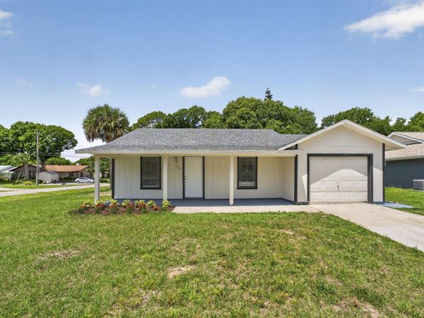1373 32nd Avenue SW, Vero Beach, FL 32968