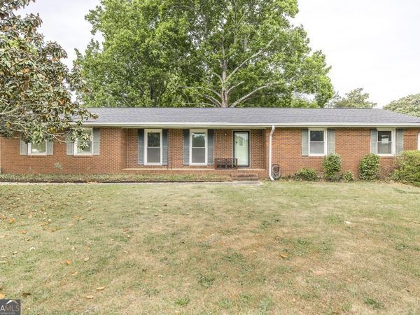 105 Auburn Dr, Warner Robins, GA 31088