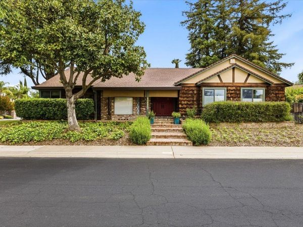 2747 Bradshaw, Sacramento, CA 95827