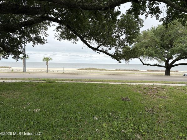1512 E Beach Boulevard, Biloxi, MS 39530