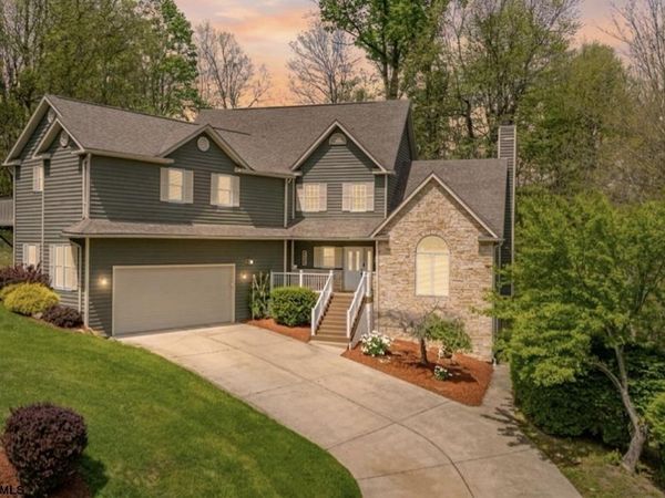 1020 Deerwood Drive, Morgantown, WV 26508