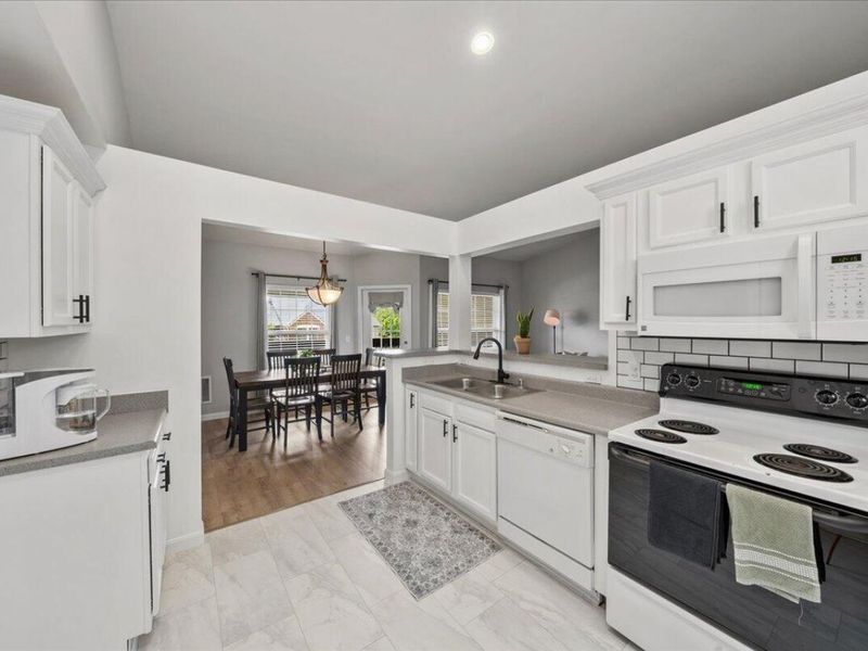 112 Parkside Drive, Florence, KY 41042 Photo 7
