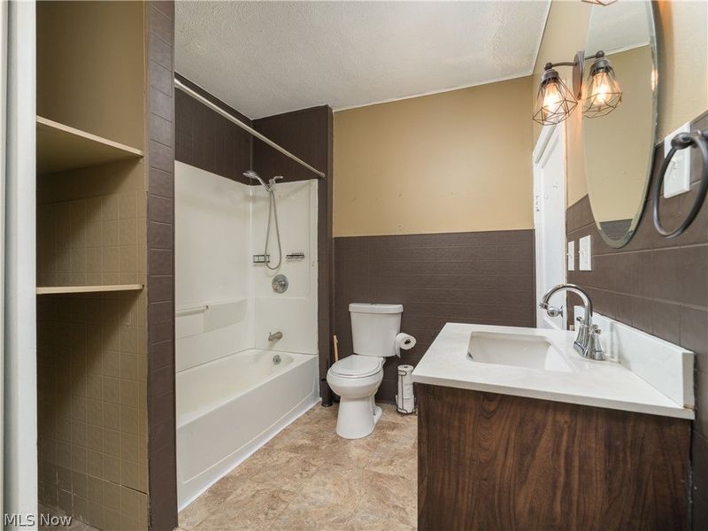 557 Washington Avenue, Barberton, OH 44203 Photo 11