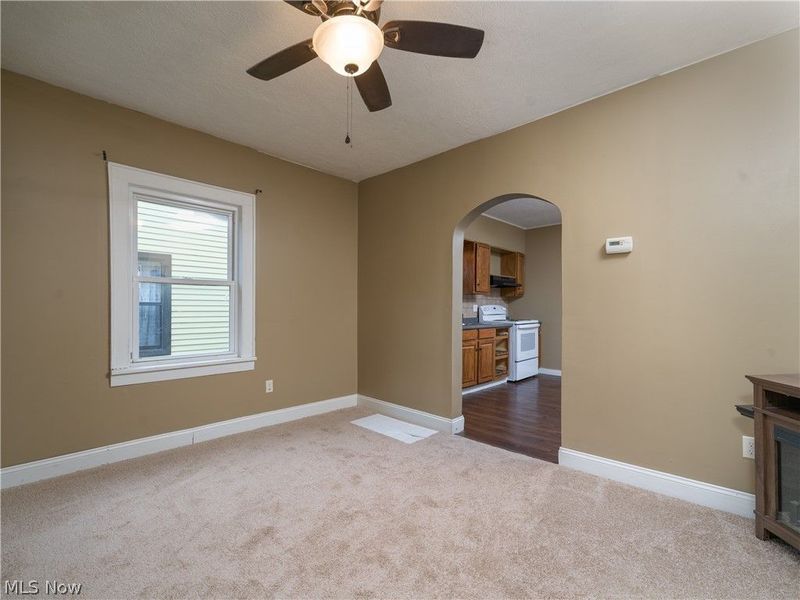 557 Washington Avenue, Barberton, OH 44203 Photo 5