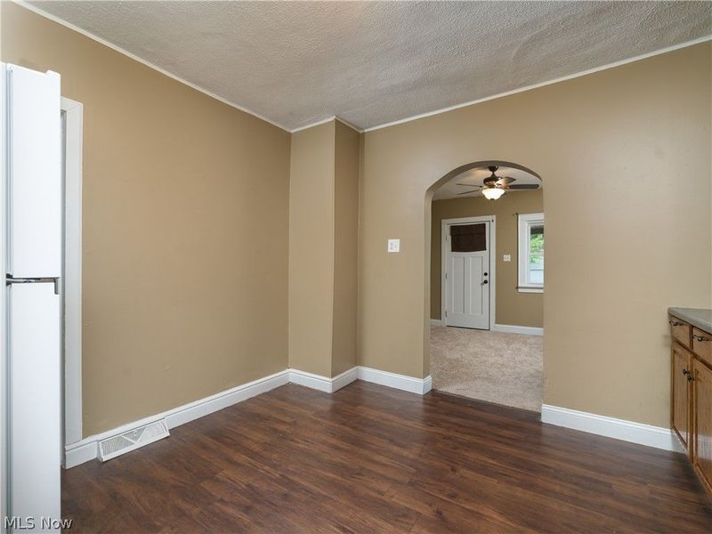 557 Washington Avenue, Barberton, OH 44203 Photo 9