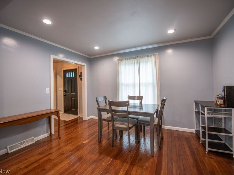 827 E 5th Street, Dover, OH 44622 Photo 12