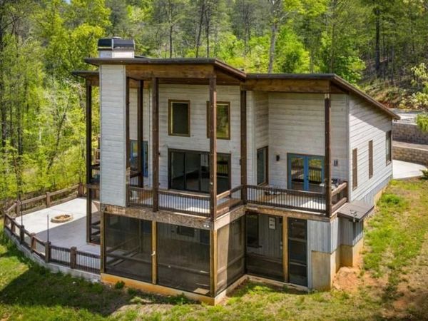 670 River Hill Road , Mineral Bluff, GA 30559