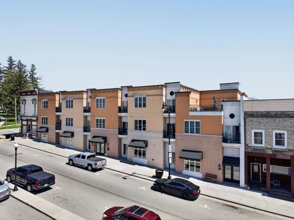 435 Main Street, Unit 100, Darlington, WI 53530