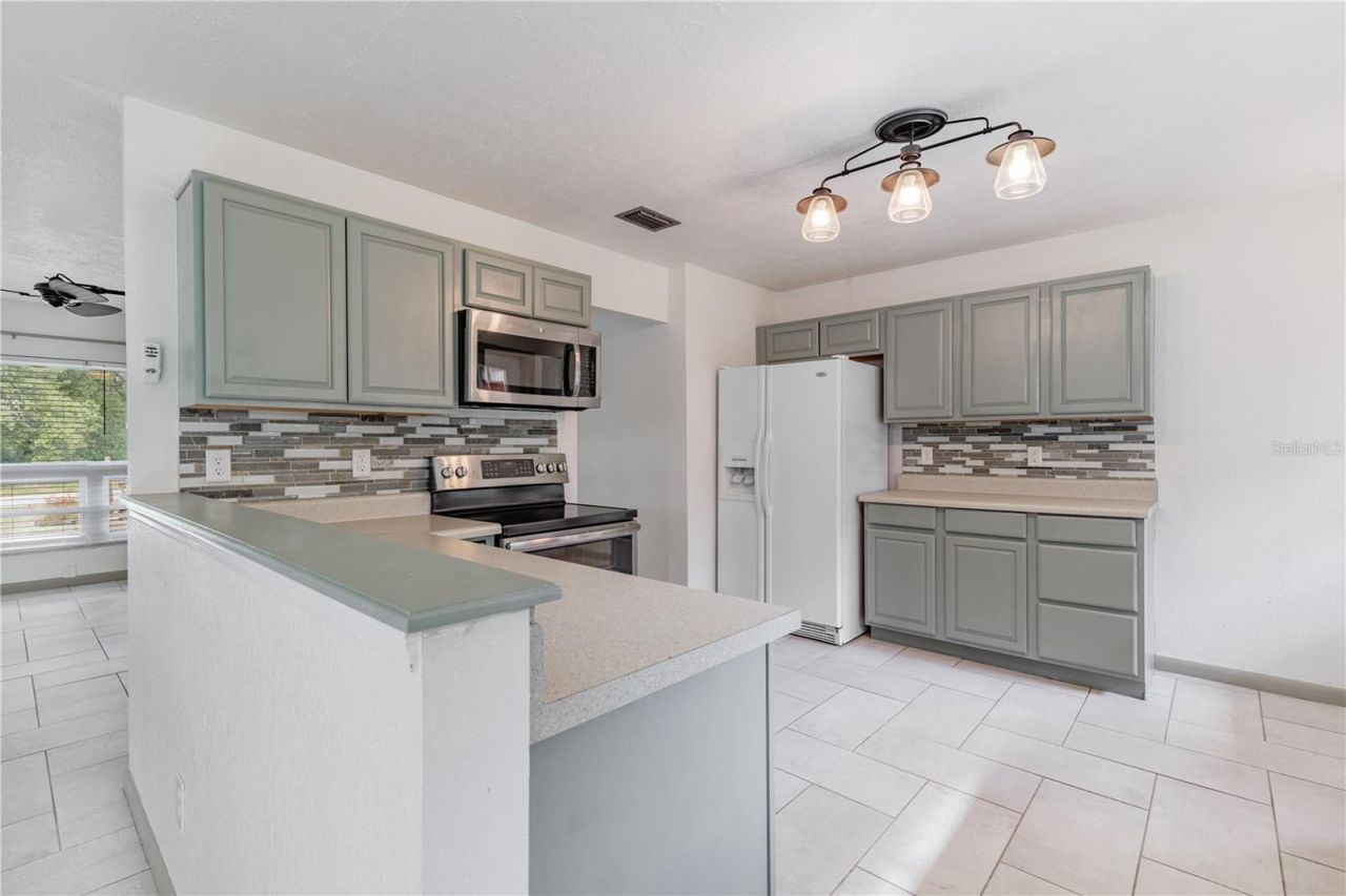 210 Donna Street, Tavares, FL 32778 Photo