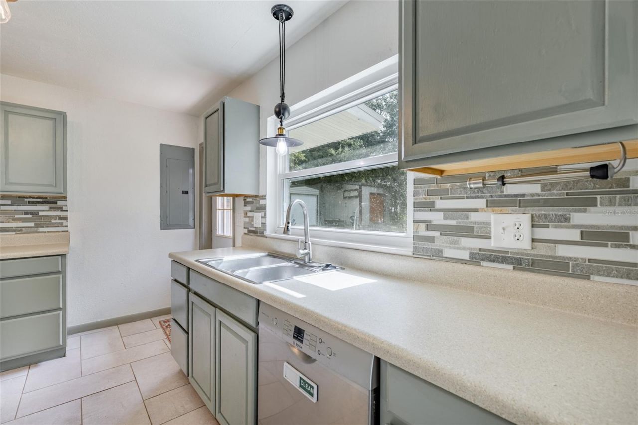 210 Donna Street, Tavares, FL 32778 Photo