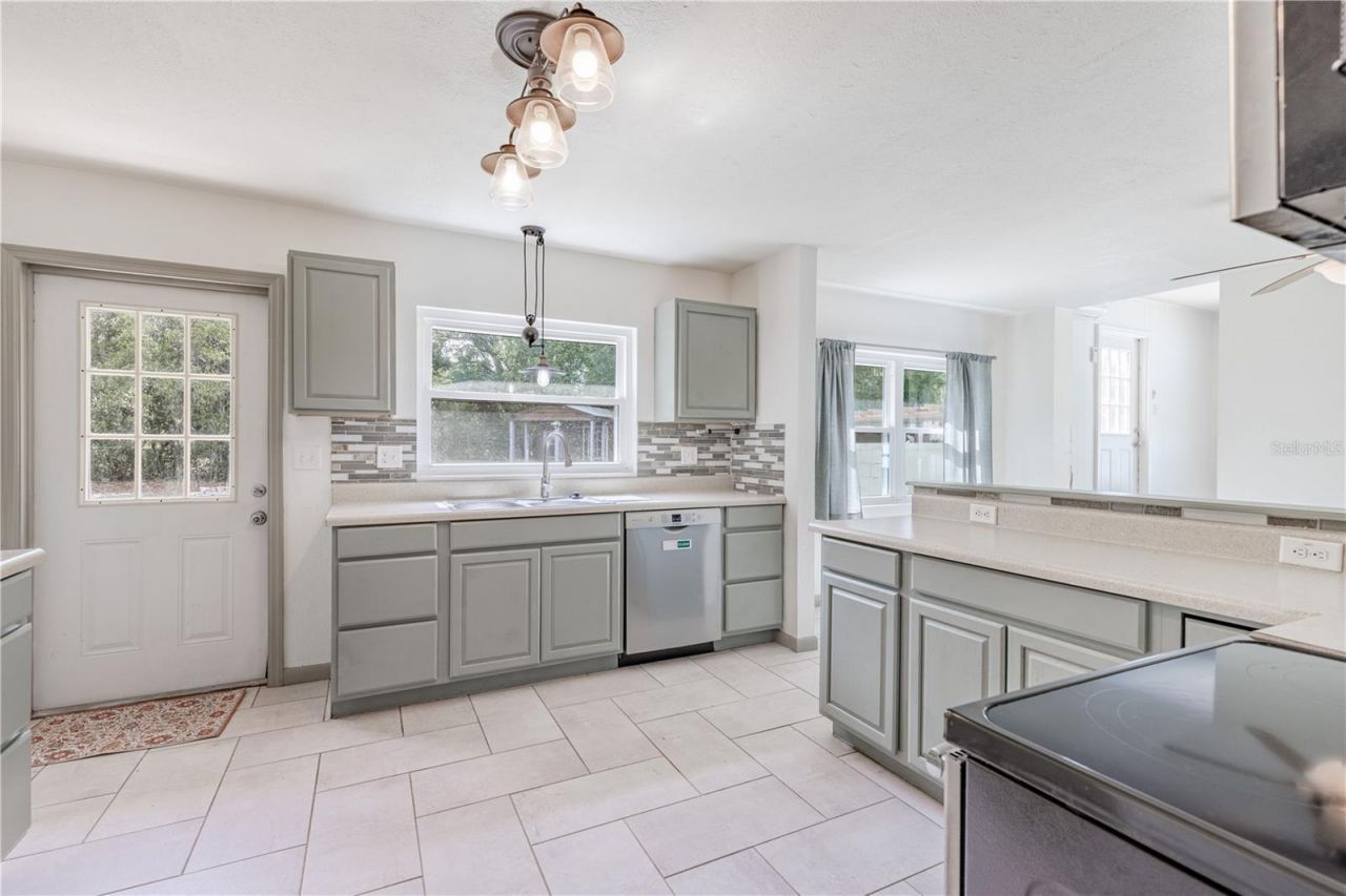 210 Donna Street, Tavares, FL 32778 Photo