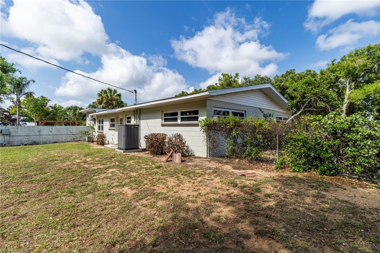 210 Donna Street, Tavares, FL 32778 Photo