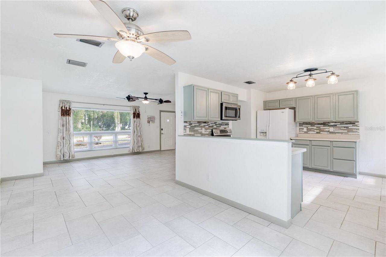 210 Donna Street, Tavares, FL 32778 Photo