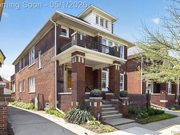 925 Nottingham, Grosse Pointe Park, MI 48230