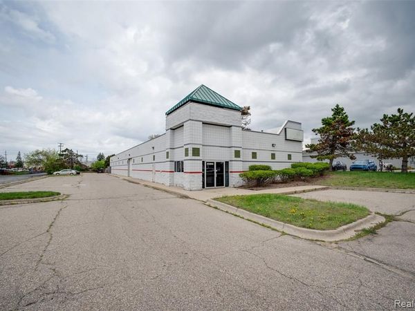 4359 Highland Road , Waterford Twp, MI 48328