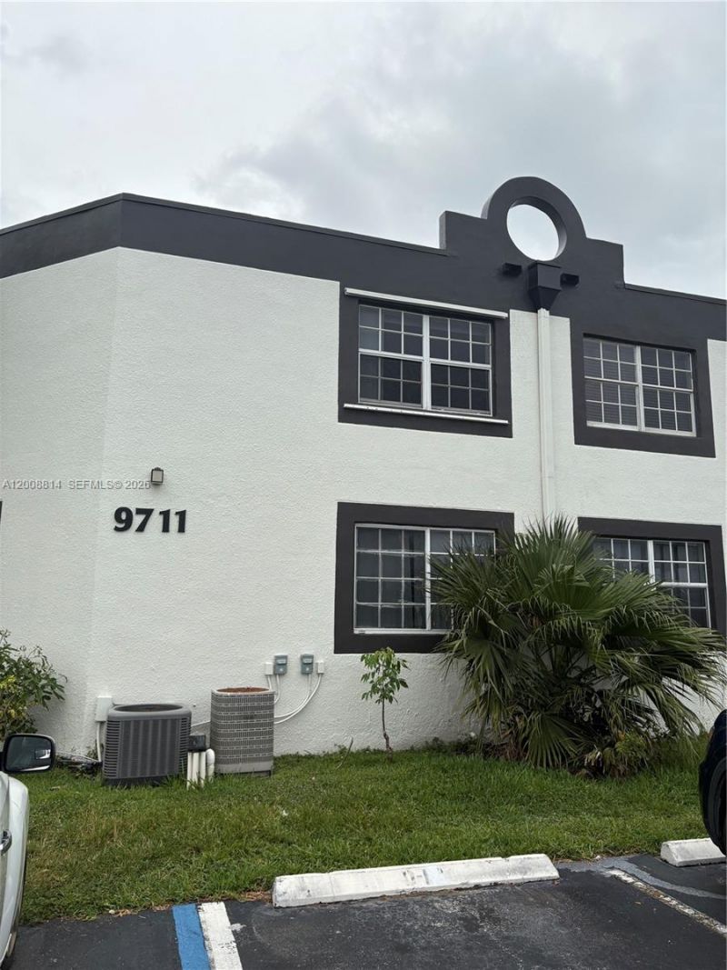 9711 Fontainebleau Blvd, Unit D101, Miami, FL 33172 Photo