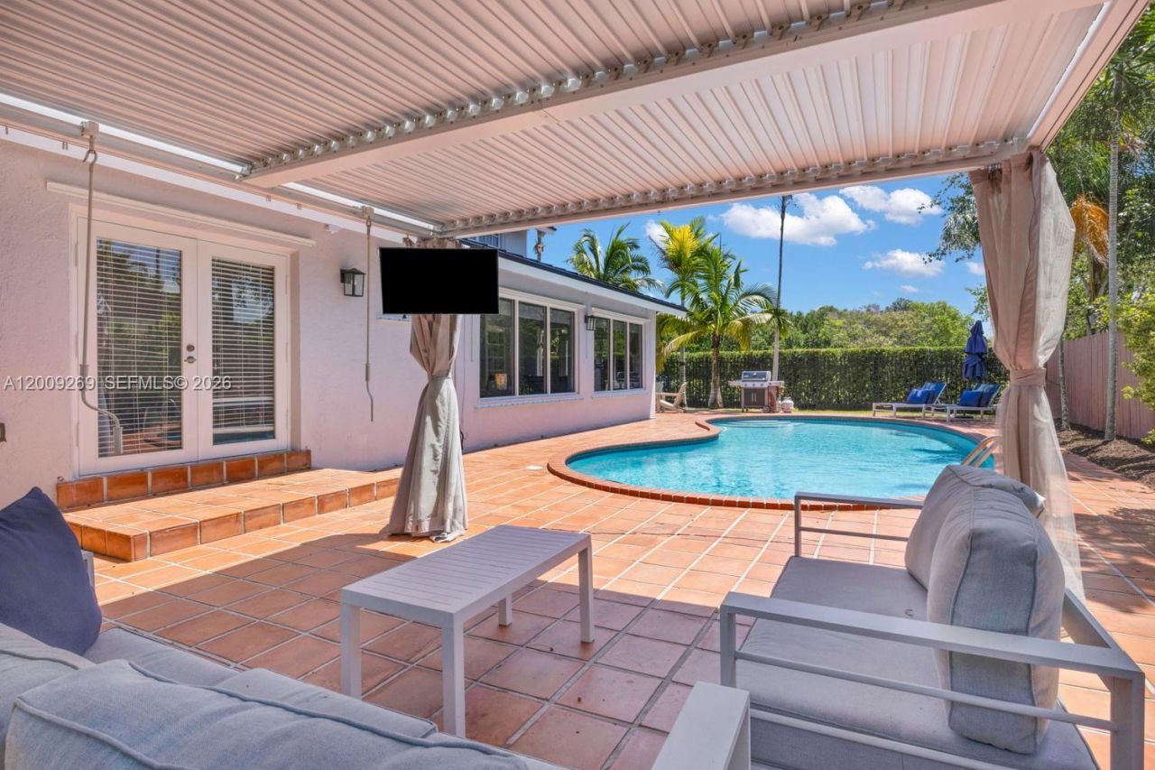 8900 SW 159th Ter, Palmetto Bay, FL 33157 Photo