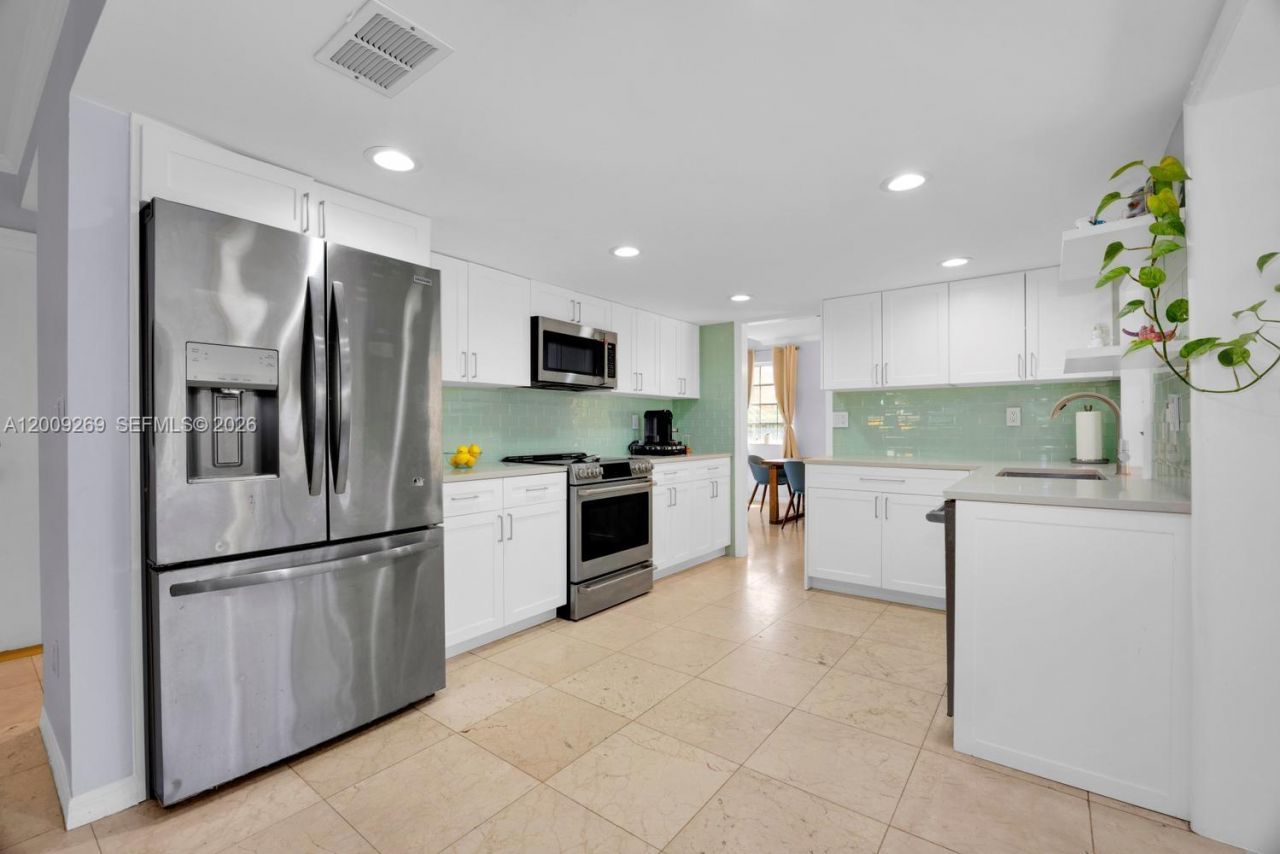 8900 SW 159th Ter, Palmetto Bay, FL 33157 Photo