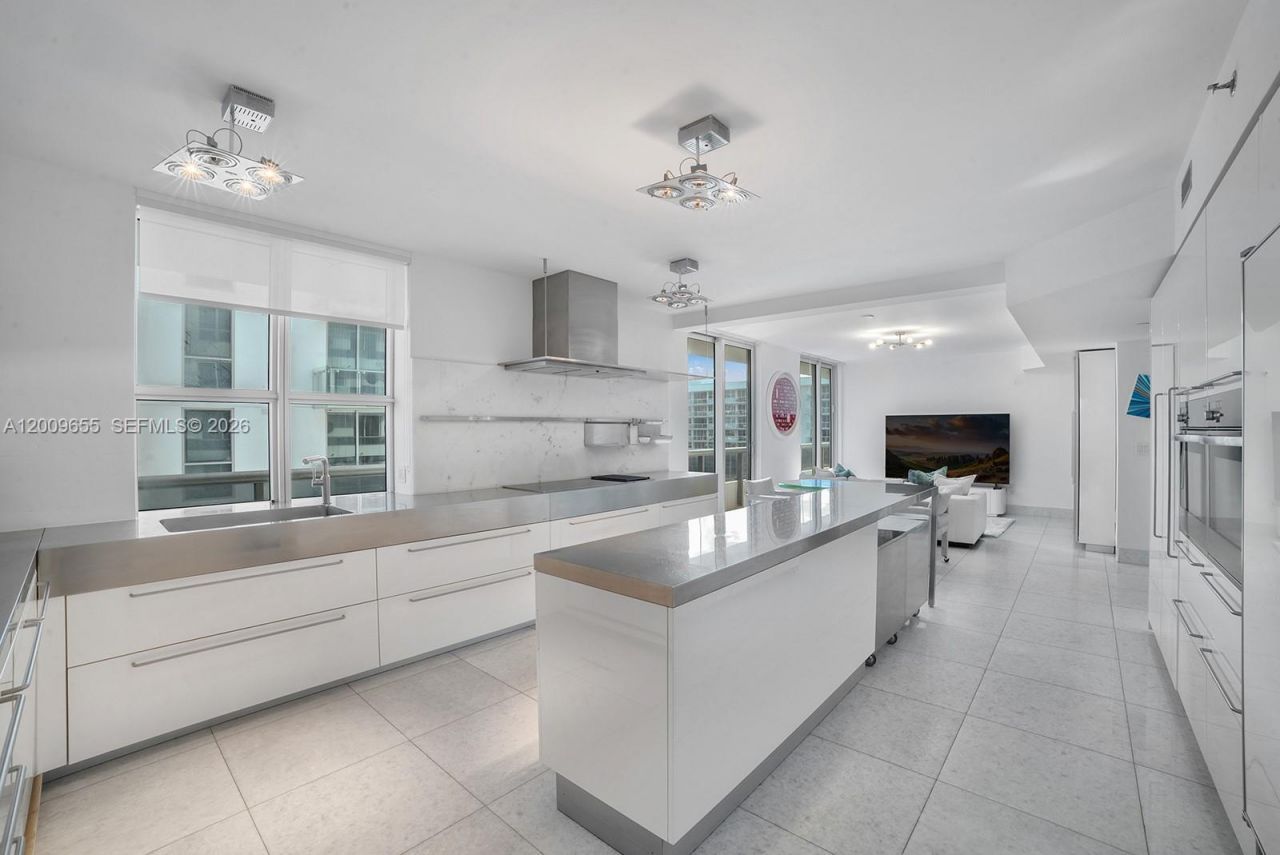 5801 Collins Ave , Unit 1200, Miami Beach, FL 33140 Photo