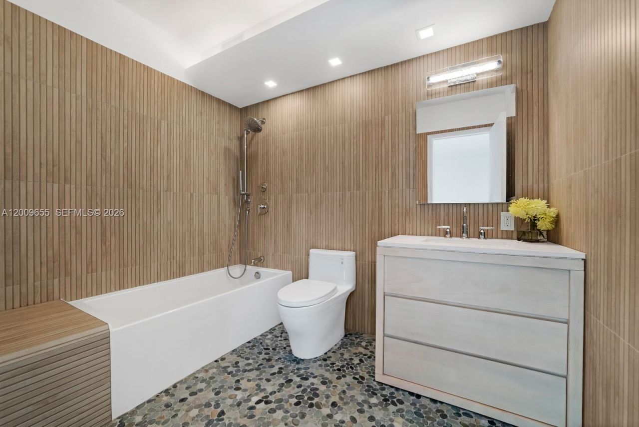 5801 Collins Ave , Unit 1200, Miami Beach, FL 33140 Photo