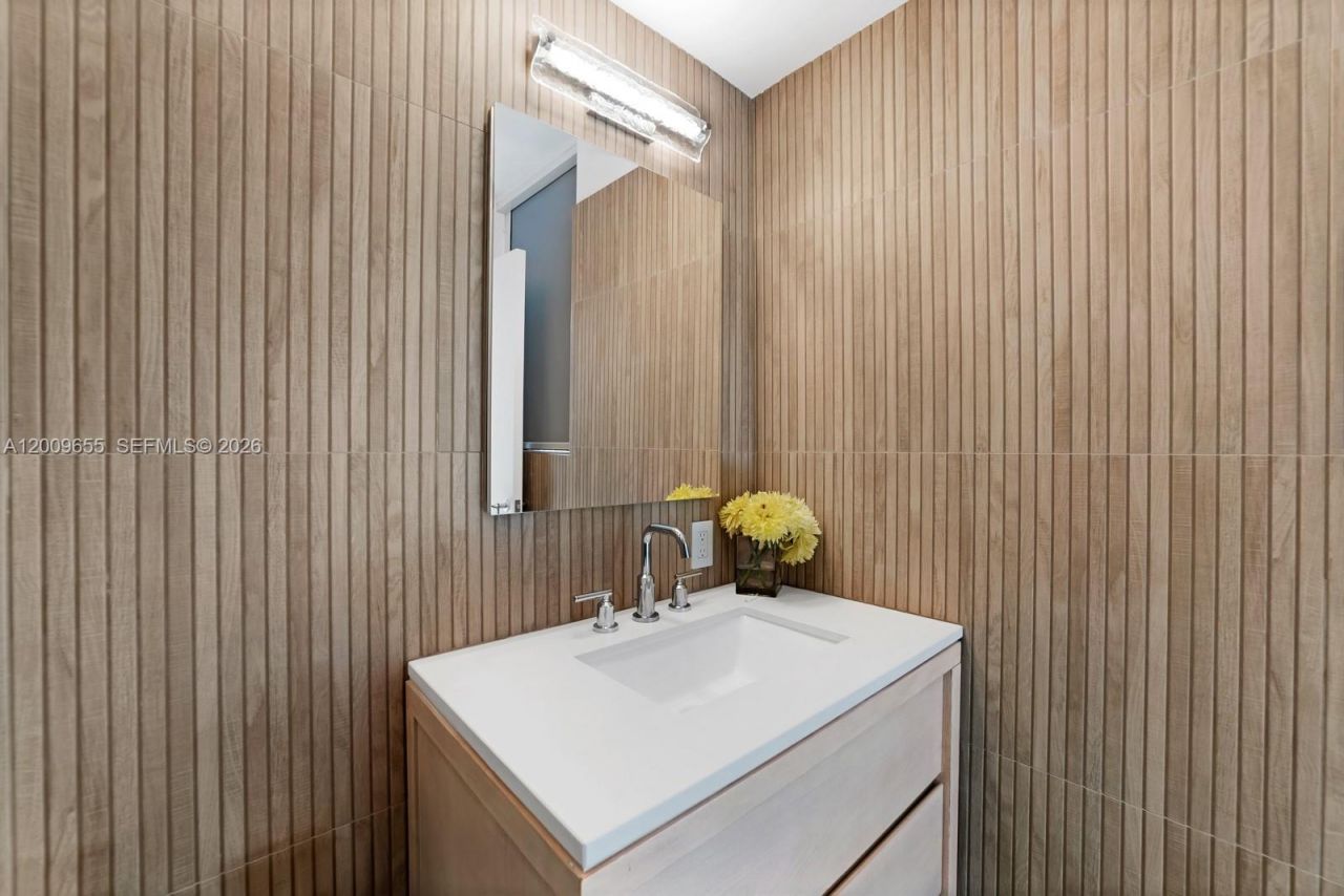 5801 Collins Ave , Unit 1200, Miami Beach, FL 33140 Photo