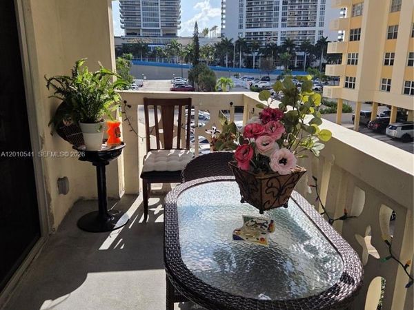 1817 S Ocean Dr , Unit 325, Hallandale Beach, FL 33009