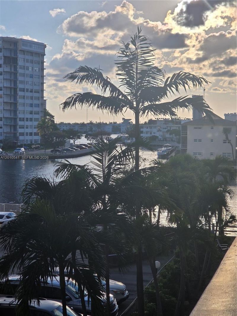 1817 S Ocean Dr , Unit 325, Hallandale Beach, FL 33009 Photo